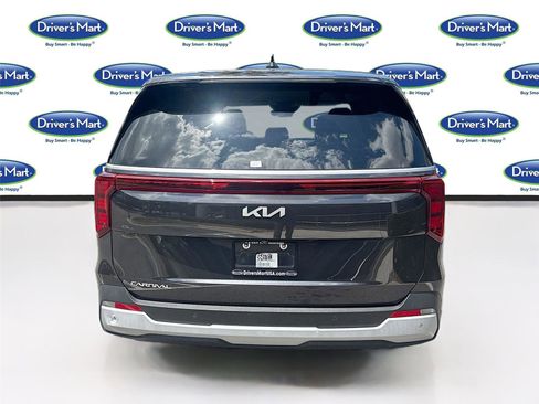 Used 2025 Kia Carnival FWD image 6