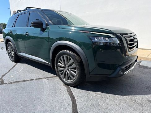 Used 2022 Nissan Pathfinder SL w/ SL Premium Package FWD image 3