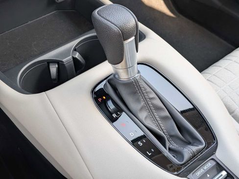 Certified 2024 Honda HR-V LX image 28