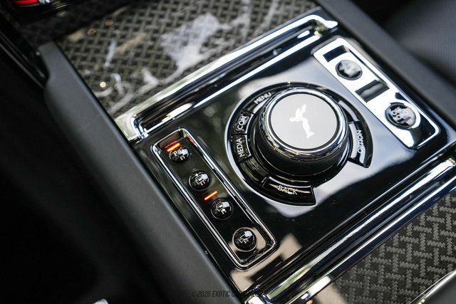 Used 2021 Rolls-Royce Cullinan Black Badge AWD/4WD image 32