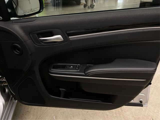 Used 2020 Chrysler 300 S AWD/4WD image 26