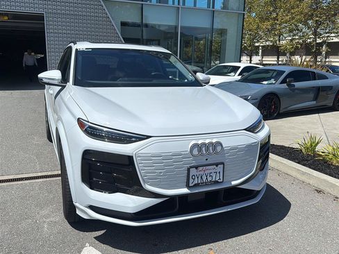 Used 2025 Audi Q6 e-tron Premium Plus AWD/4WD image 4