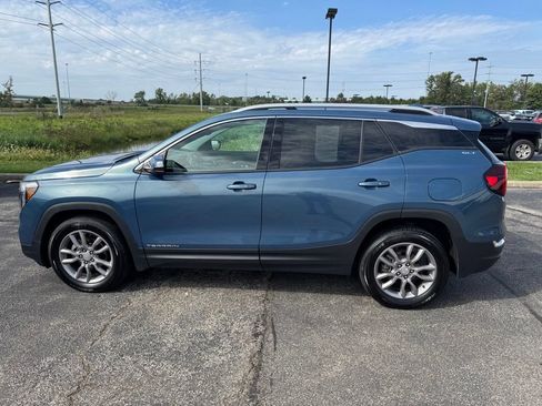 Used 2024 GMC Terrain SLT AWD/4WD image 4