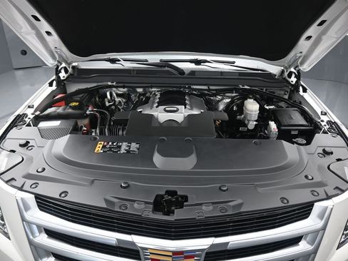 Used 2018 Cadillac Escalade Luxury image 62