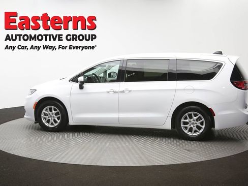 Used 2023 Chrysler Pacifica Touring-L FWD image 61