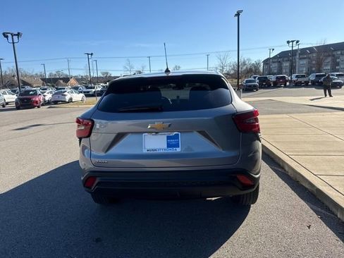 Used 2024 Chevrolet Trax LS w/ Driver Confidence Package image 3