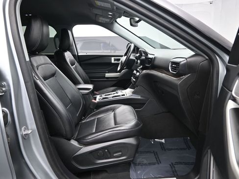 Used 2022 Ford Explorer Limited w/ Equipment Group 301A image 35