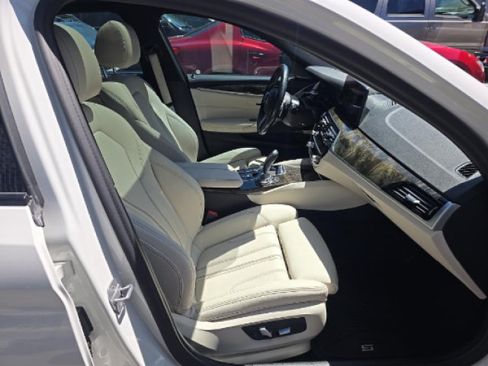 Used 2021 BMW 540i w/ M Sport Package RWD image 7