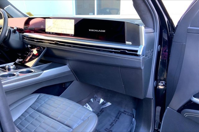 Used 2025 Cadillac Escalade ESV V w/ LPO, ONYX Package AWD/4WD image 16
