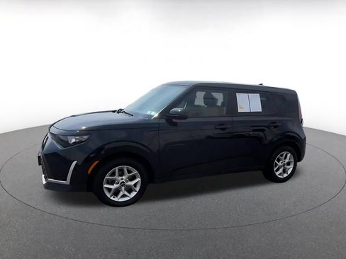 Used 2025 Kia Soul LX w/ LX Technology Package FWD image 7