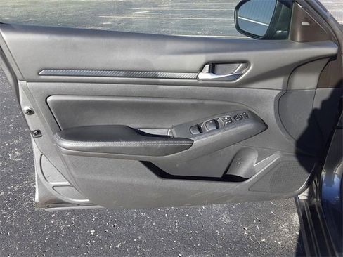 Used 2024 Nissan Altima 2.5 SV image 12