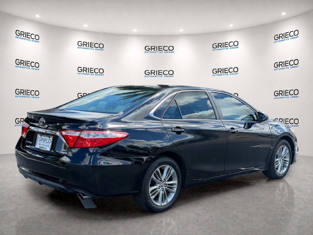 Used 2015 Toyota Camry SE FWD image 7