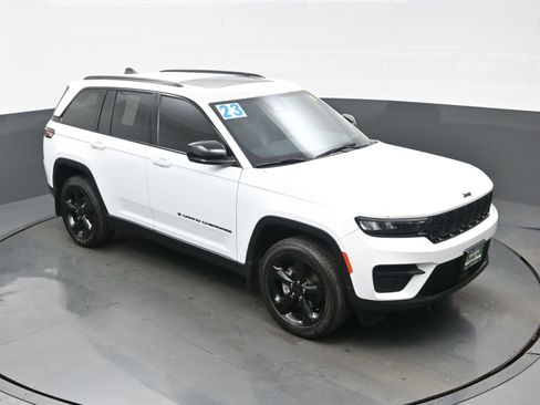 Used 2023 Jeep Grand Cherokee Altitude image 40