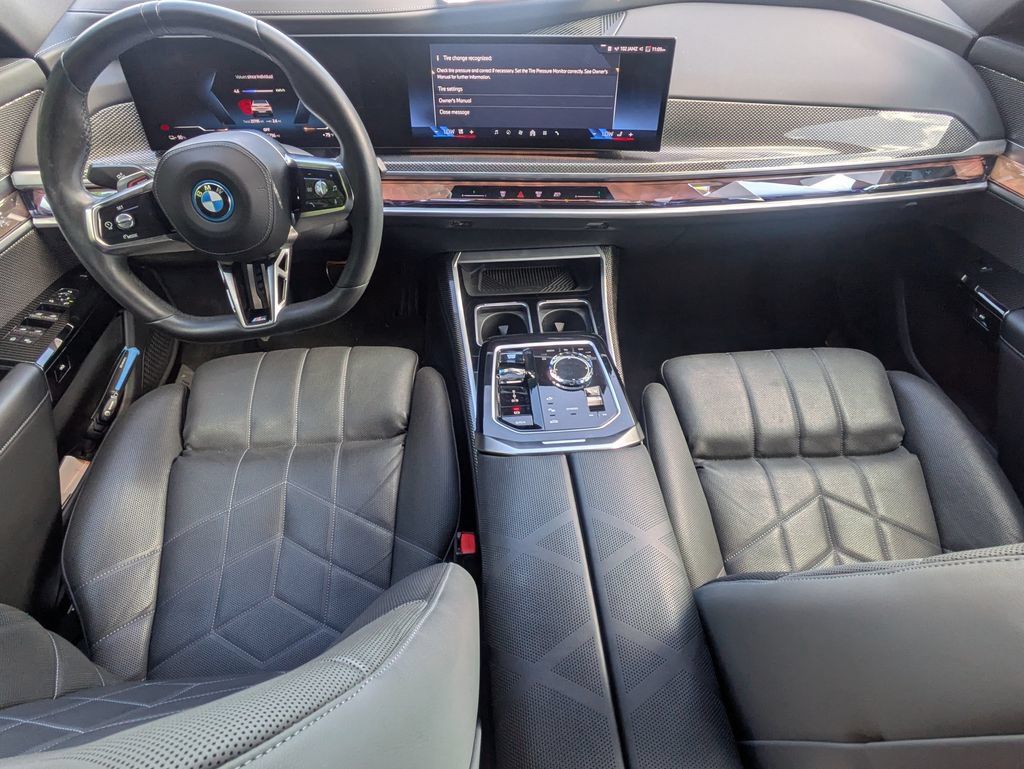 Used 2023 BMW i7 xDrive60 w/ Parking Assistance Package AWD/4WD image 27