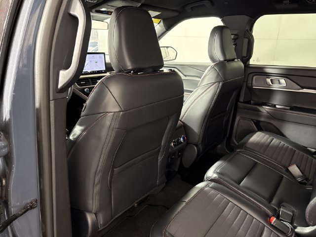 Used 2025 Ford Explorer ST-Line w/ ST-Line Street Pack AWD/4WD image 17