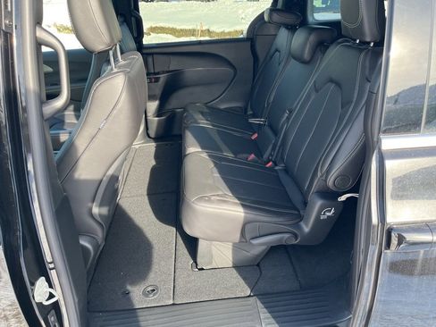 New 2026 Chrysler Pacifica Select image 15
