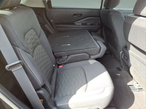 Certified 2025 Nissan Pathfinder SV AWD/4WD image 18