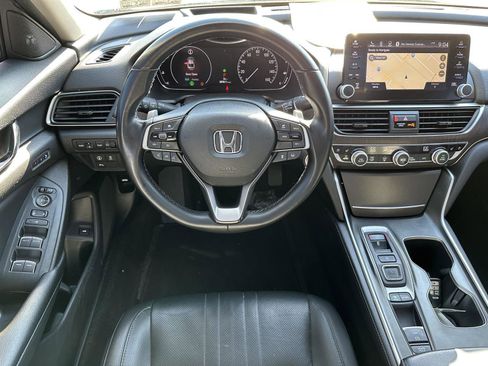 Used 2018 Honda Accord Touring image 12