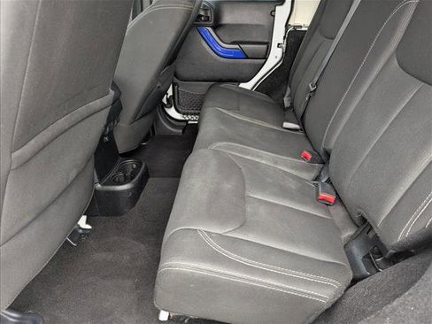 Used 2014 Jeep Wrangler Unlimited Rubicon w/ Connectivity Group AWD/4WD image 17