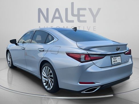 Certified 2022 Lexus ES 350 Ultra Luxury w/ Accessory Package FWD image 3