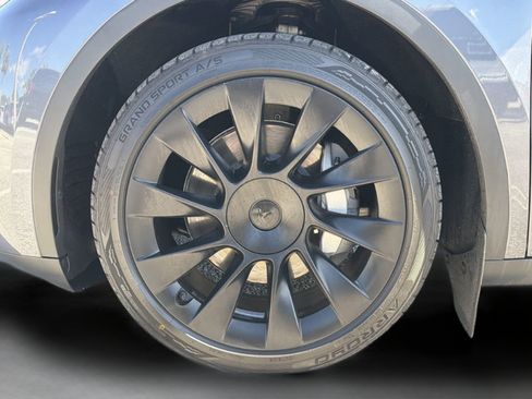Used 2023 Tesla Model Y Long Range AWD/4WD image 31