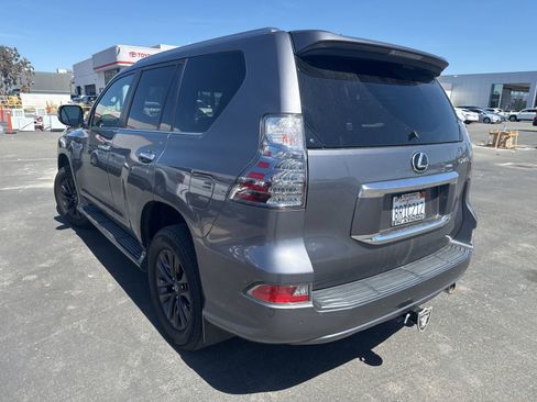 Used 2020 Lexus GX 460 Premium w/ Premium Package image 3