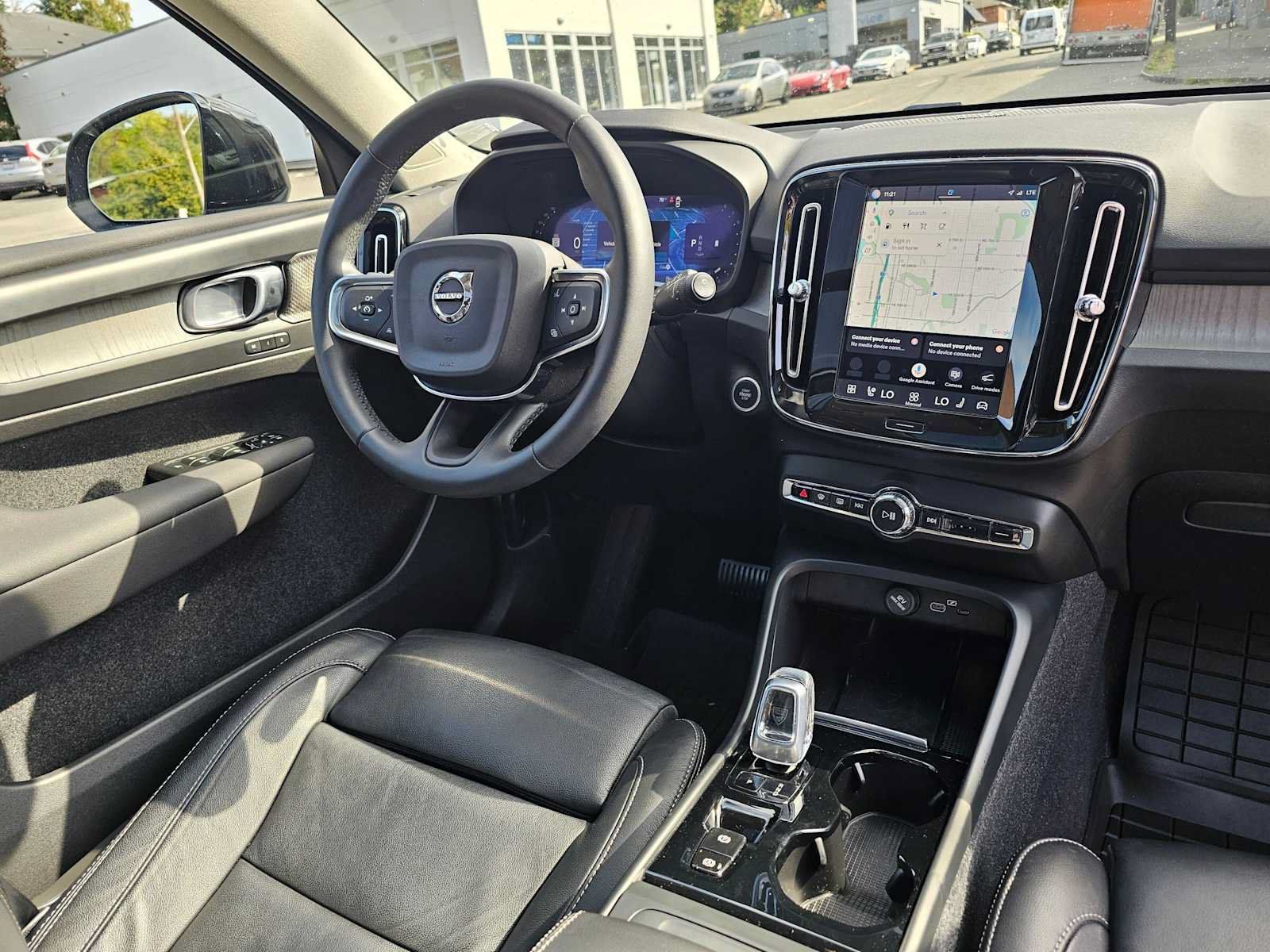 Used 2023 Volvo XC40 B5 Ultimate w/ Protection Package Premier AWD/4WD image 12