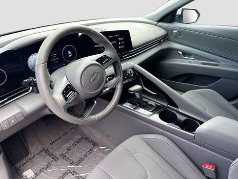 Certified 2024 Hyundai Elantra SEL w/ Convenience Package FWD image 9