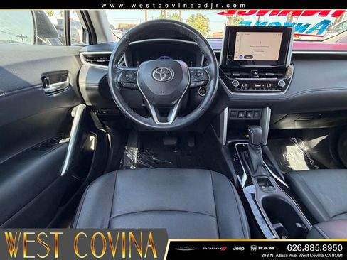 Used 2023 Toyota Corolla Cross XLE w/ Convenience Package FWD image 24