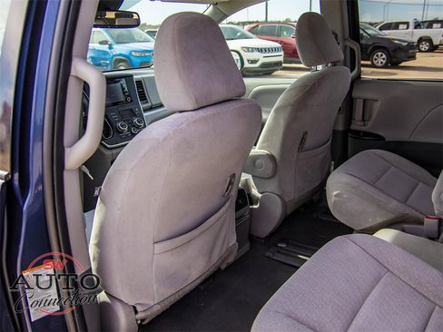 Used 2020 Toyota Sienna LE image 22
