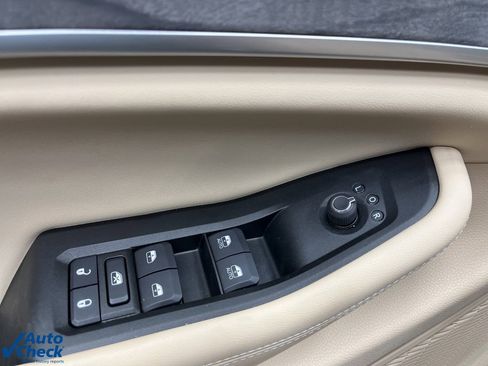 Used 2025 Jeep Grand Cherokee Limited w/ Luxury Tech Group II image 29