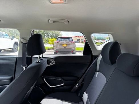 Used 2025 Kia Soul LX w/ LX Technology Package FWD image 22