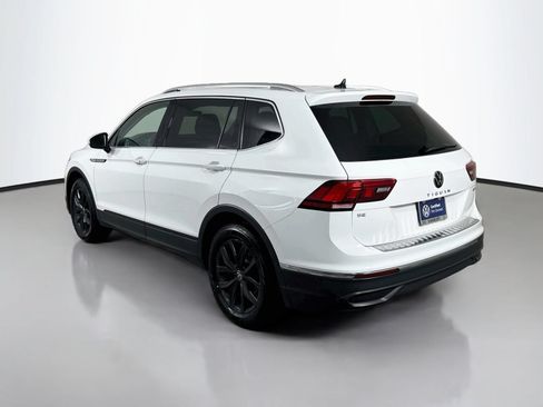 Certified 2024 Volkswagen Tiguan SE w/ Panoramic Sunroof Package AWD/4WD image 3