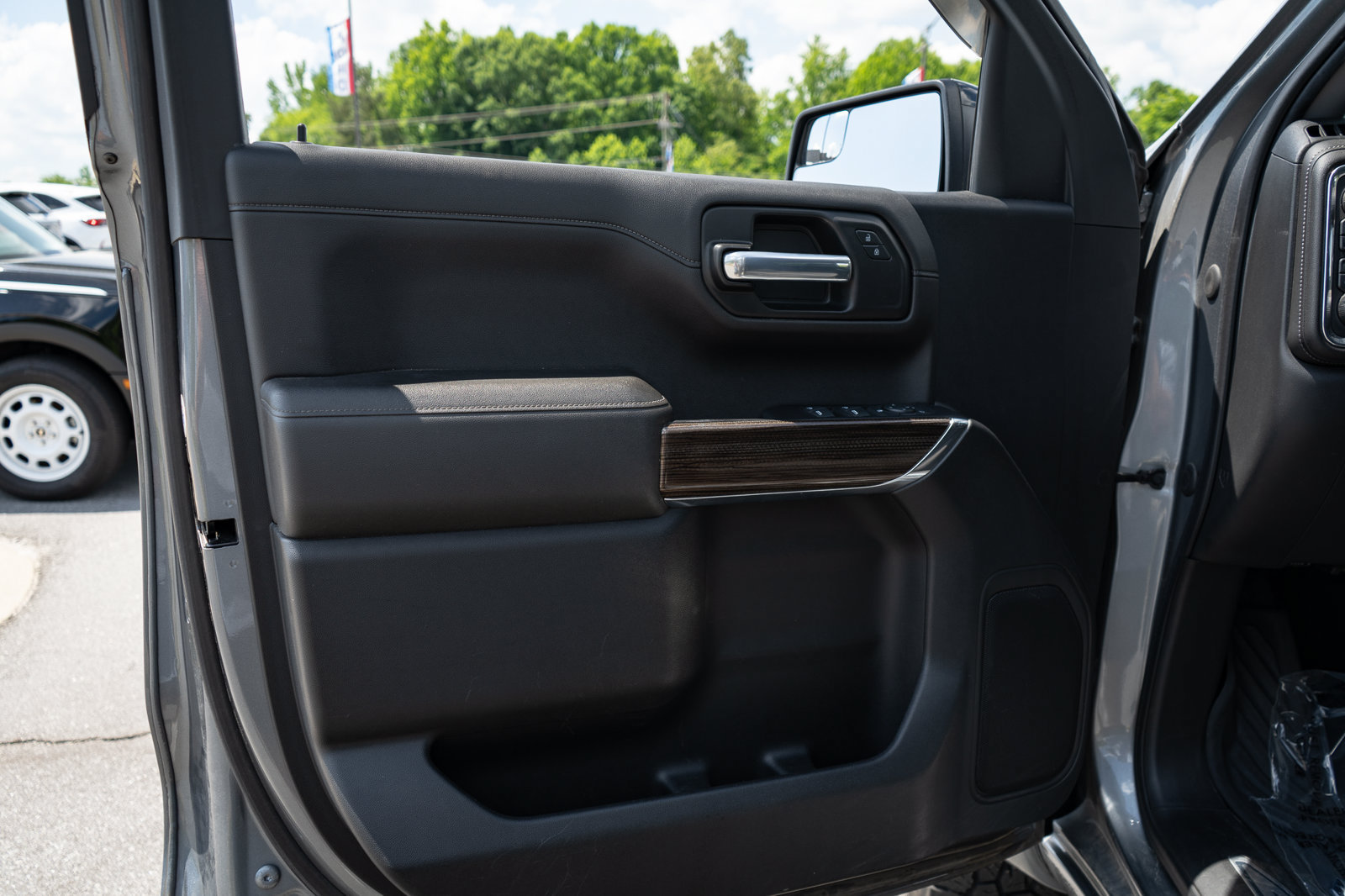 Used 2021 Chevrolet Silverado 1500 RST AWD/4WD image 16