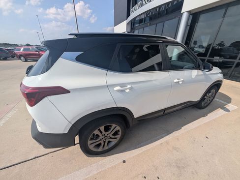 Certified 2023 Kia Seltos S w/ Navigation Package FWD image 7