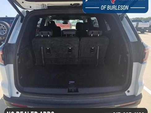 Used 2026 GMC Acadia Elevation w/ Elevation Premium Package FWD image 8