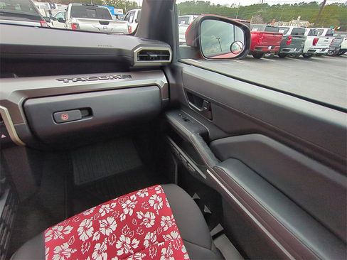 Used 2024 Toyota Tacoma SR5 image 17