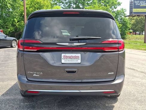 Used 2022 Chrysler Pacifica Touring-L AWD/4WD image 9