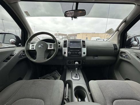 Used 2021 Nissan Frontier SV w/ SV Utility Package image 13