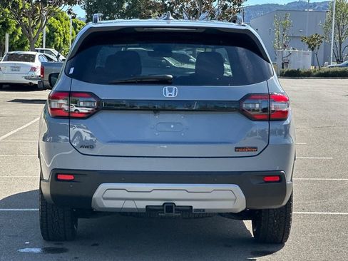 Used 2025 Honda Pilot TrailSport image 5