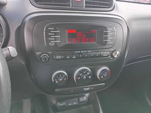 Used 2014 Kia Soul FWD image 11