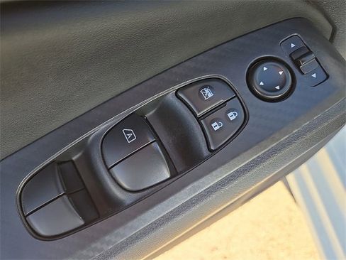 Used 2025 Nissan Altima 2.5 SV image 12