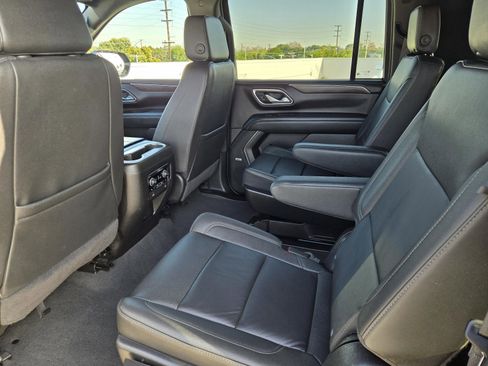 Used 2024 Chevrolet Suburban Z71 w/ Luxury Package image 29