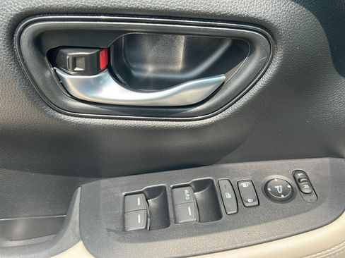 Used 2025 Honda HR-V LX image 9