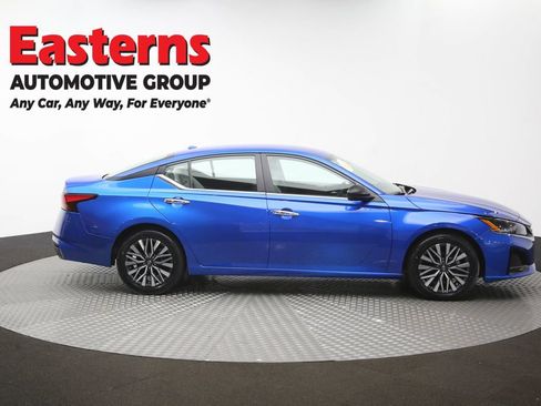 Used 2025 Nissan Altima 2.5 SV FWD image 44