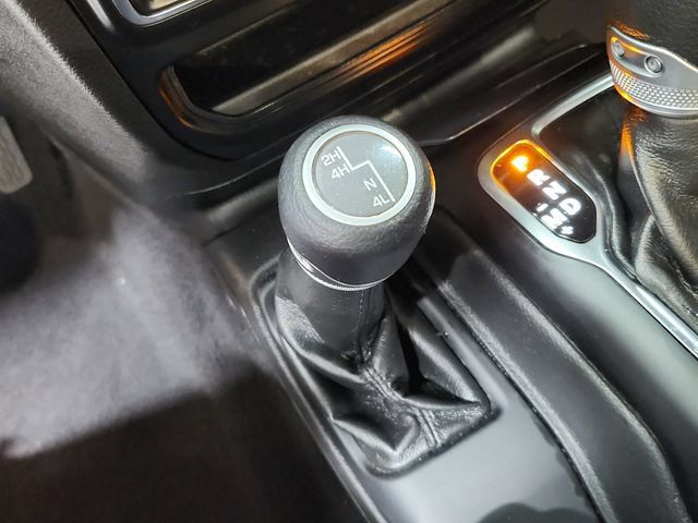 Used 2022 Jeep Gladiator Sport AWD/4WD image 25