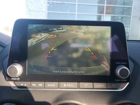 Used 2025 Nissan Sentra SV image 29