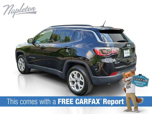 Used 2025 Jeep Compass Latitude w/ Sun & Sound Group AWD/4WD image 3