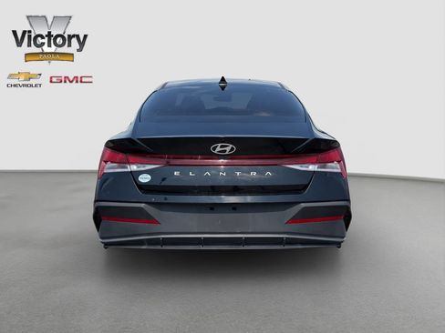 Used 2024 Hyundai Elantra SE FWD image 5