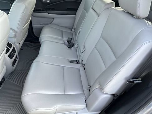 Used 2018 Honda Pilot Touring image 27